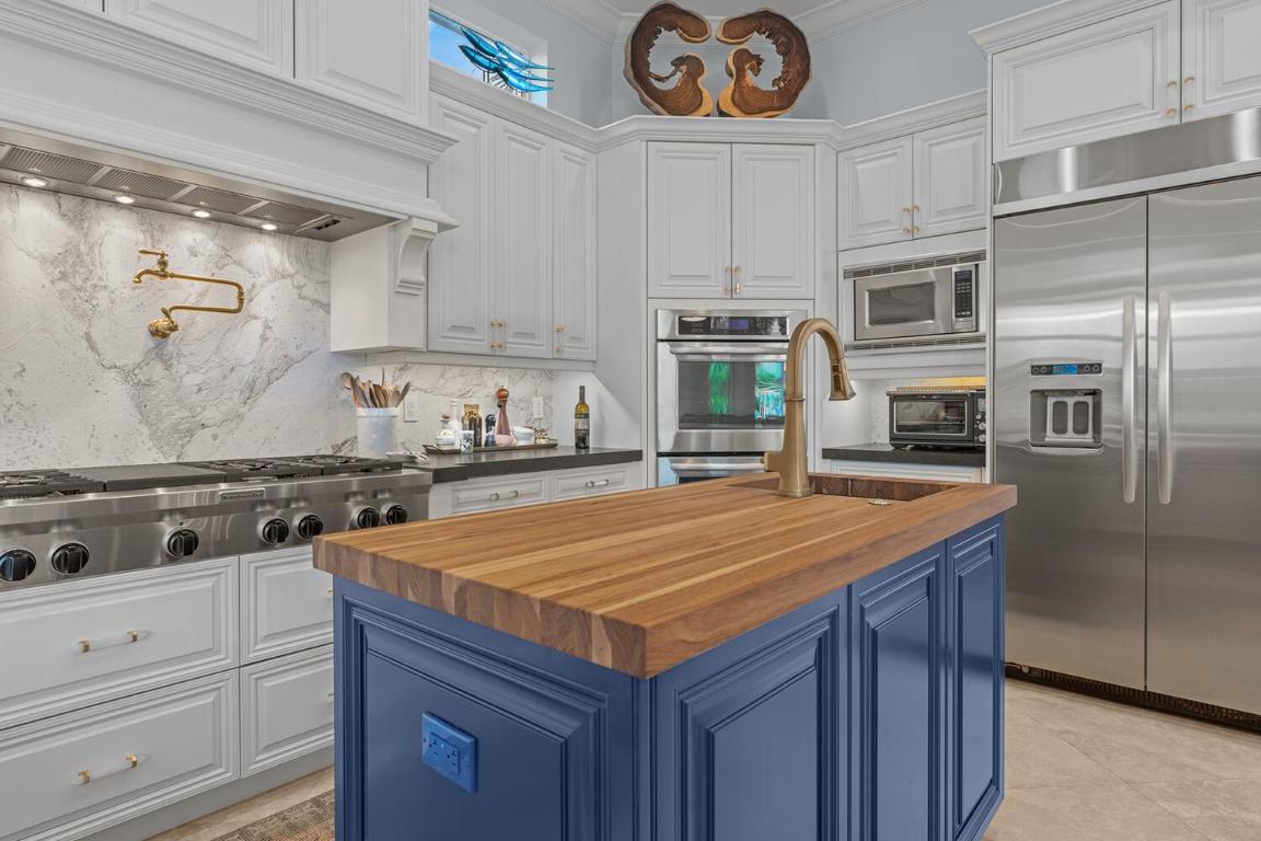 LAKE ROGERS ISLE UNIT E IN - Residential