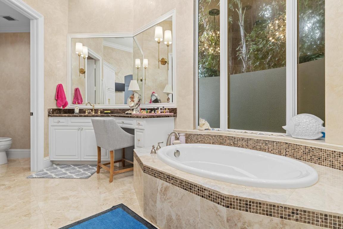 LAKE ROGERS ISLE UNIT E IN - Residential