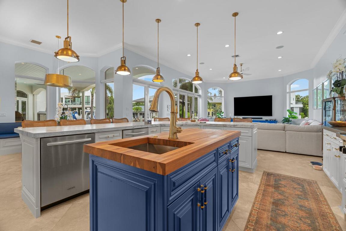 LAKE ROGERS ISLE UNIT E IN - Residential