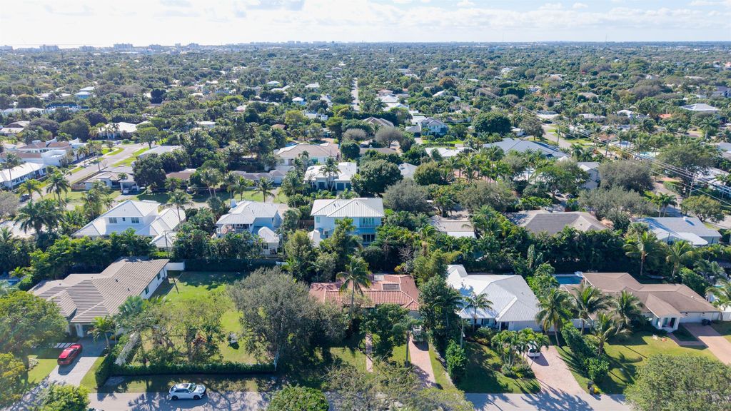 Photo of 302 NW 17th Street, Delray Beach, FL 33444 (MLS # R11160379)