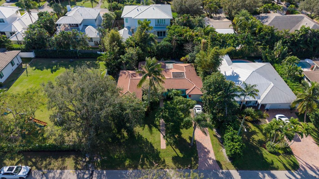 Photo of 302 NW 17th Street, Delray Beach, FL 33444 (MLS # R11160379)