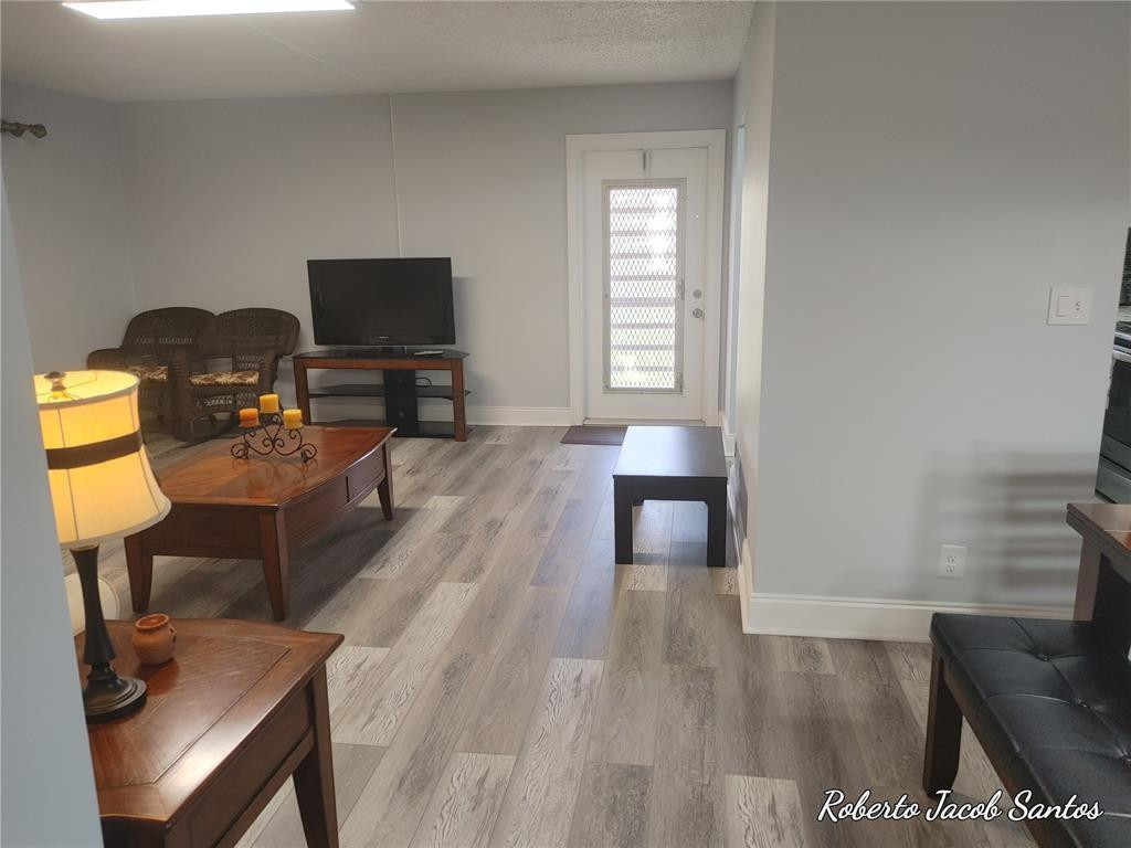 Town & Country Estates Co - Residential Lease