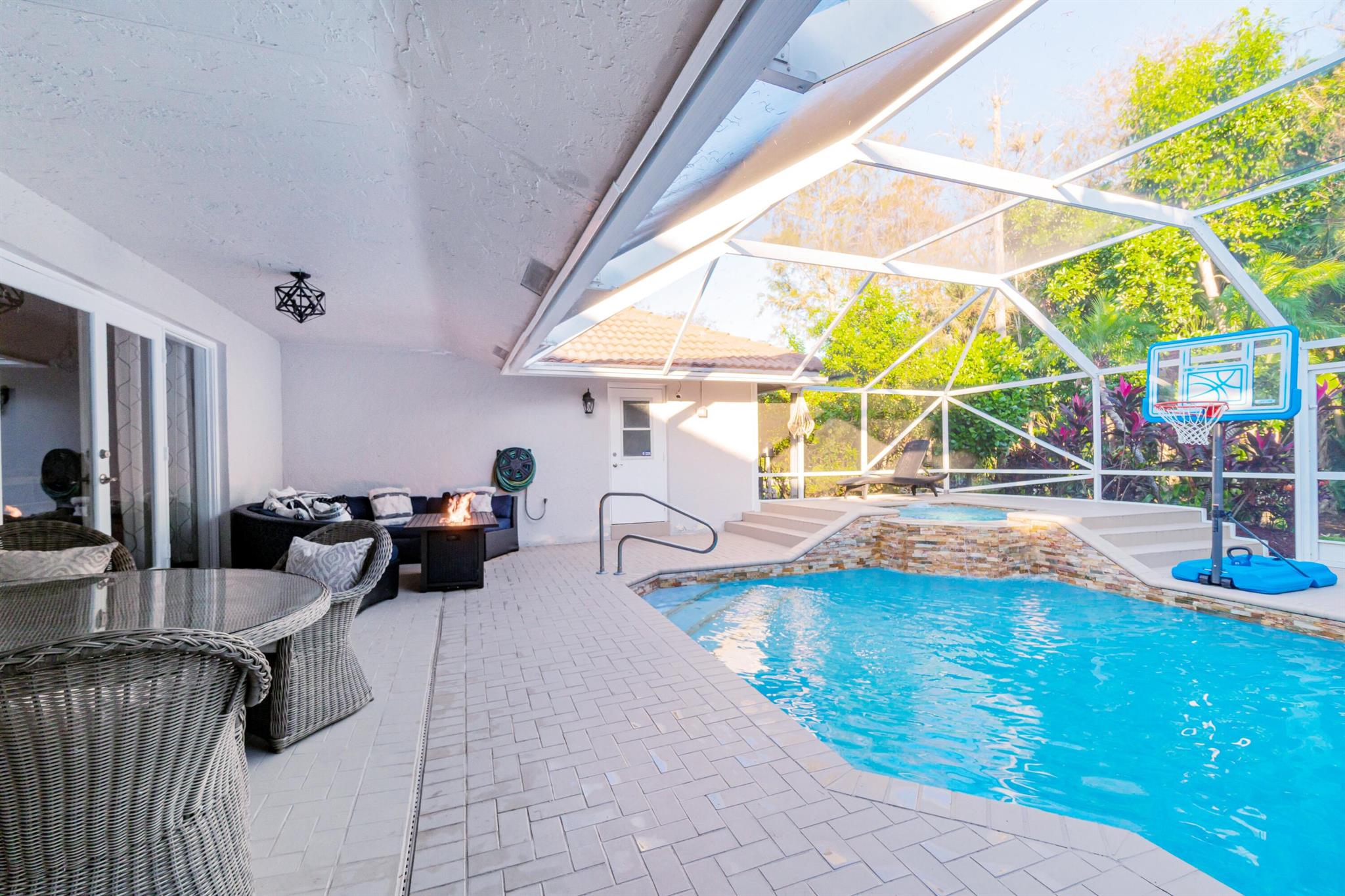 MEADOW WOOD OF THE LANDIN - Residential Lease