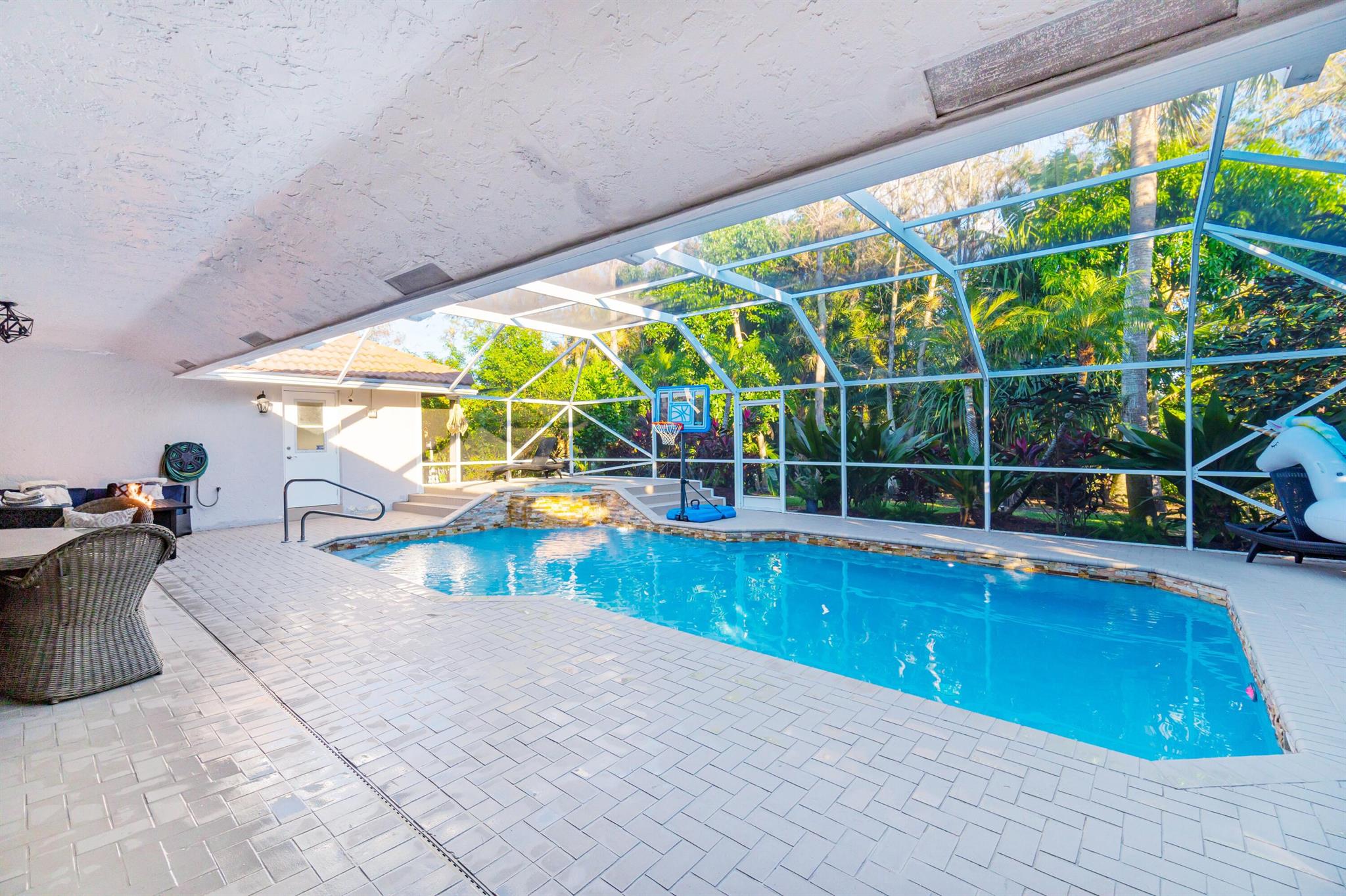 MEADOW WOOD OF THE LANDIN - Residential Lease