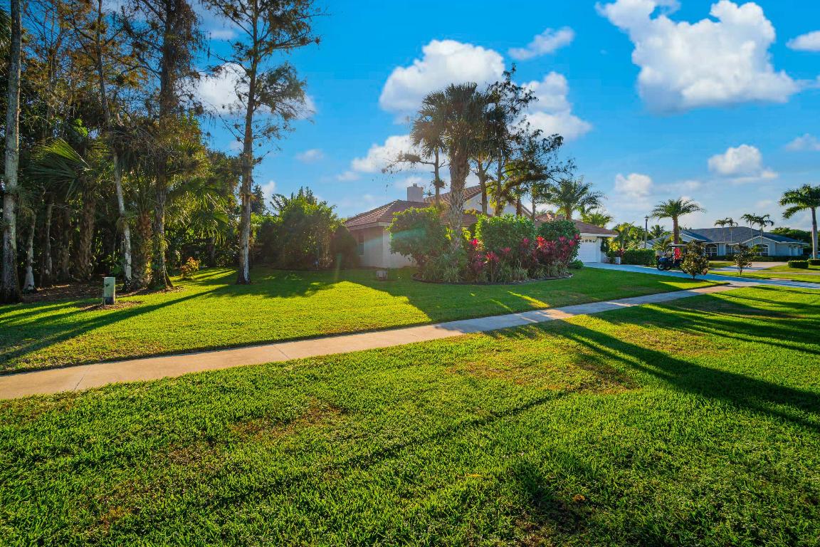 MEADOW WOOD OF THE LANDINGS AT WELLINGTO - Residential Lease