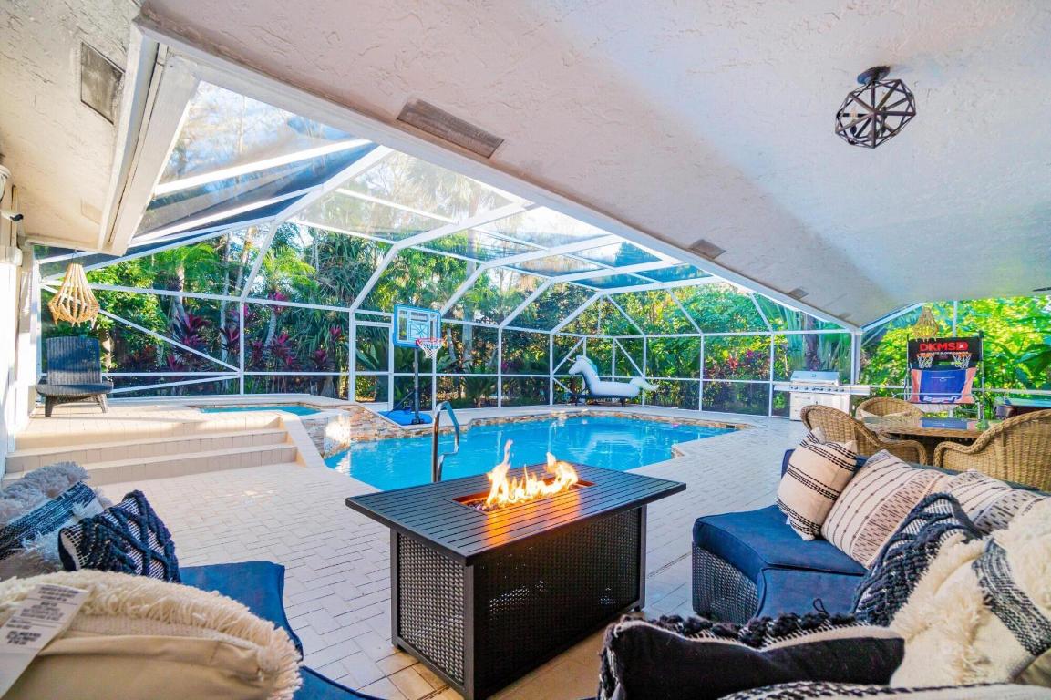 MEADOW WOOD OF THE LANDINGS AT WELLINGTO - Residential Lease