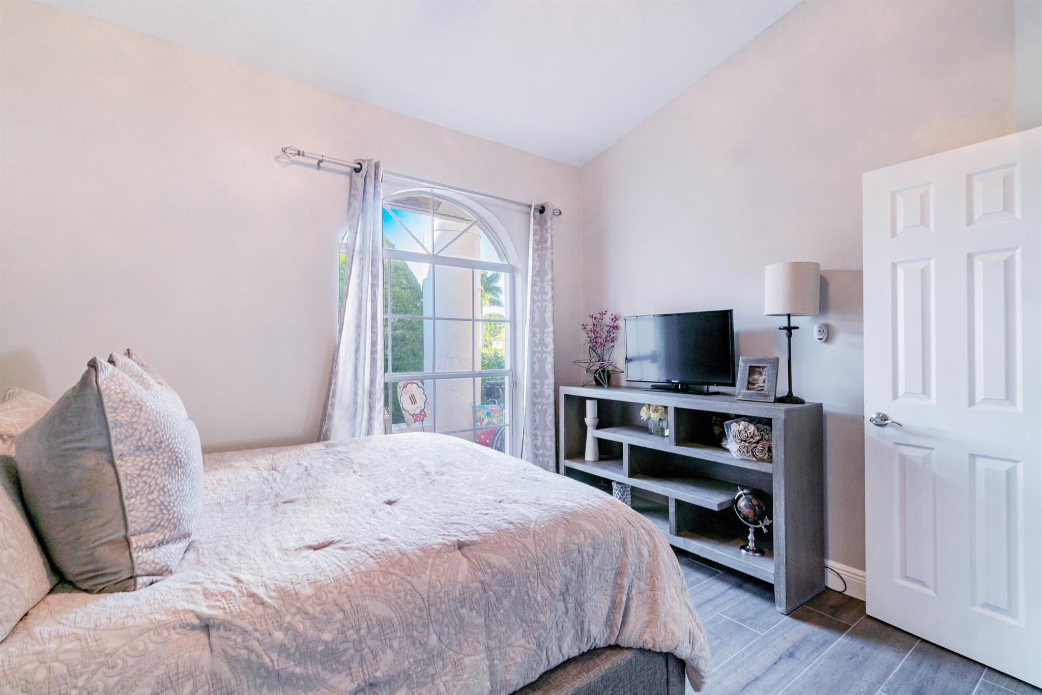 MEADOW WOOD OF THE LANDIN - Residential Lease