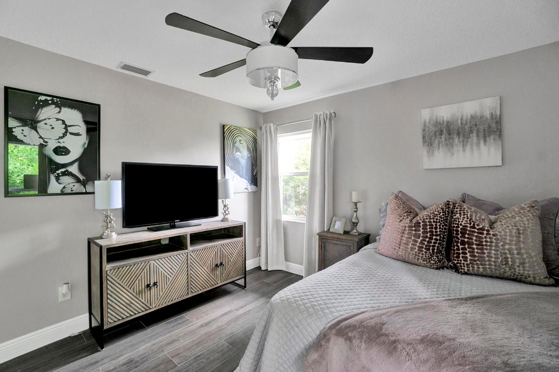 MEADOW WOOD OF THE LANDINGS AT WELLINGTO - Residential Lease