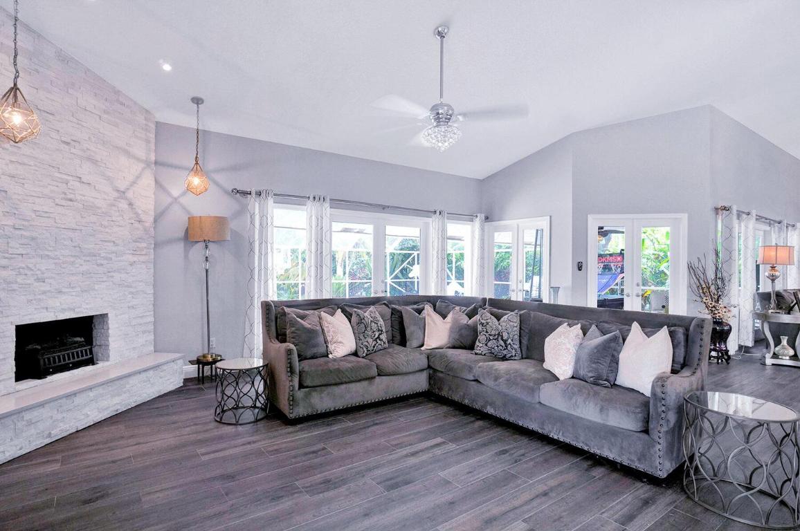 MEADOW WOOD OF THE LANDINGS AT WELLINGTO - Residential Lease