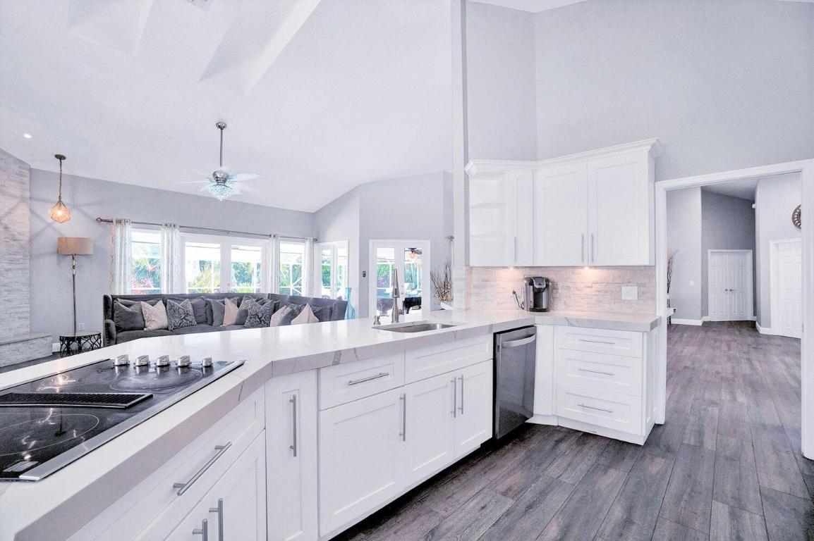 MEADOW WOOD OF THE LANDINGS AT WELLINGTO - Residential Lease