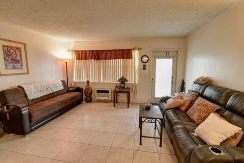 Tiny photo for 383 Markham R, Deerfield Beach, FL 33442 (MLS # R11138570)
