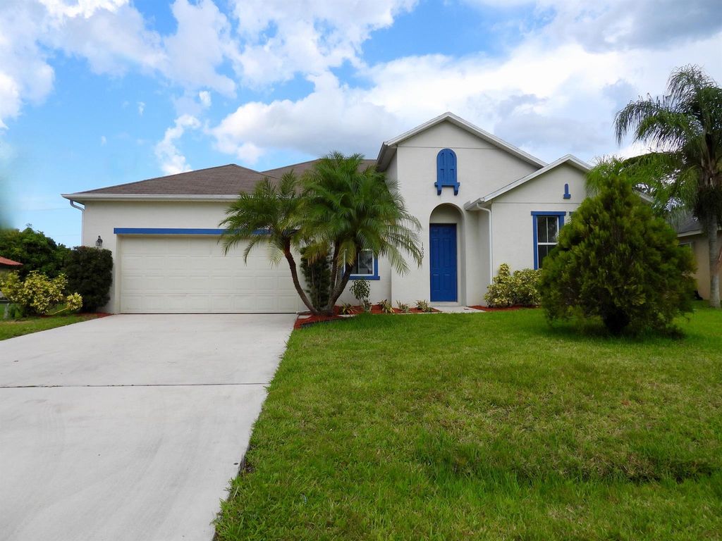 Photo of 1609 SE Pleasantview Street, Port St Lucie, FL 34983 (MLS # R10894418)
