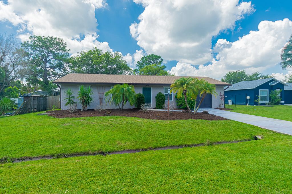 Photo of 308 SW De Gouvea Terrace, Port Saint Lucie, FL 34984 (MLS # B26045820)