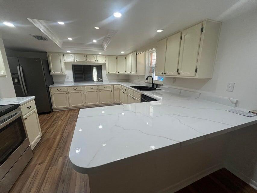 BOBBI J SUBDIVISION - Residential Lease