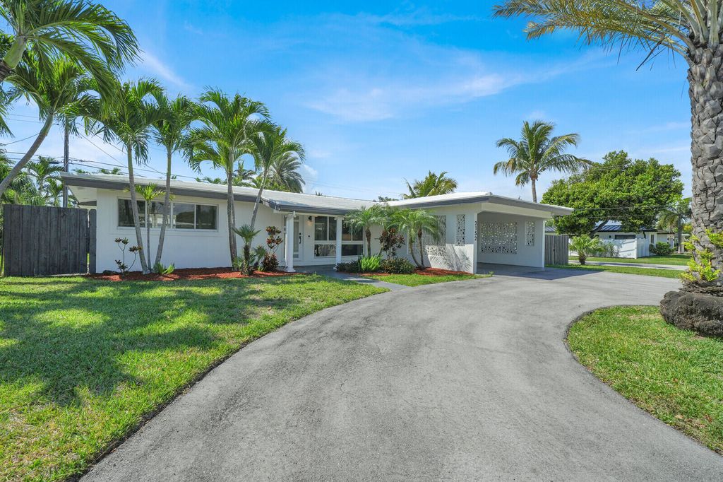 Photo of 2152 NE 61st Court, Fort Lauderdale, FL 33308 (MLS # B26011935)