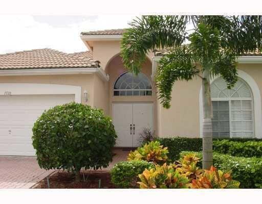 DELRAY'S FABULOUS POLO TRACE! FURNISHED RENTAL, PRIVATE INTERIOR LOT, ONE STORY, VOLUME CEILINGS, OPEN KITCHEN/FAM ROOM. MANNED GATED, AMAZING COMMUNITY CLUBHOUSE, POOL & RESTAURANT! DON'T MISS OUT ON A SEASON OF SUNSHINE & BLUE SKIES IN THIS DESIRABLE COMMUNITY.