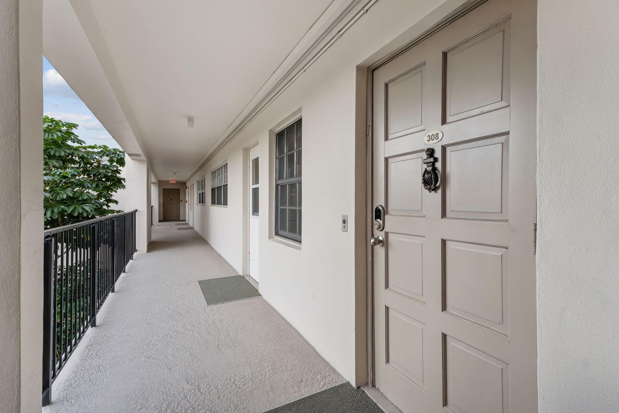 NO 10 PALM-AIRE COUNTRY C - Residential Lease