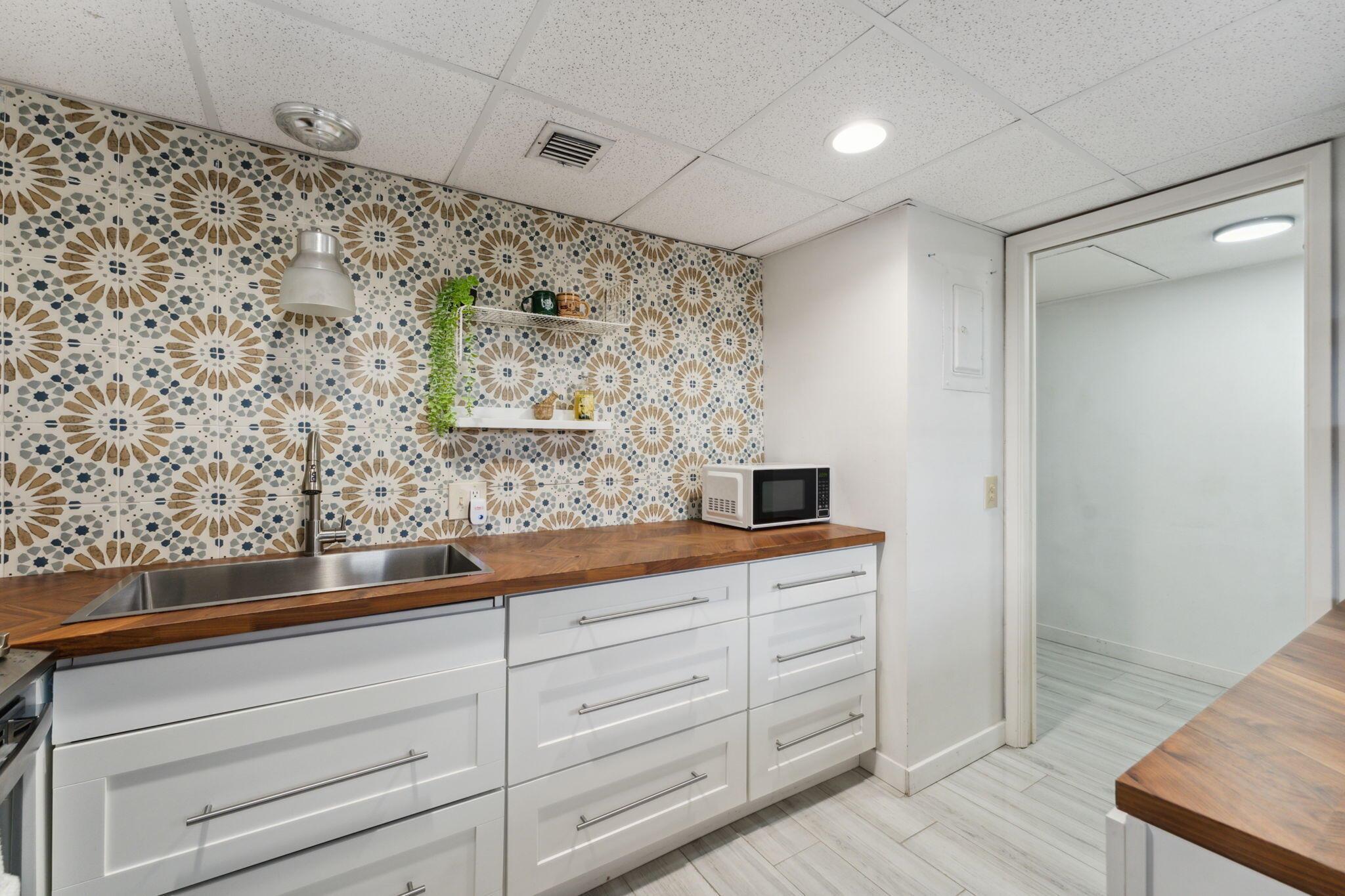 NO 10 PALM-AIRE COUNTRY C - Residential Lease