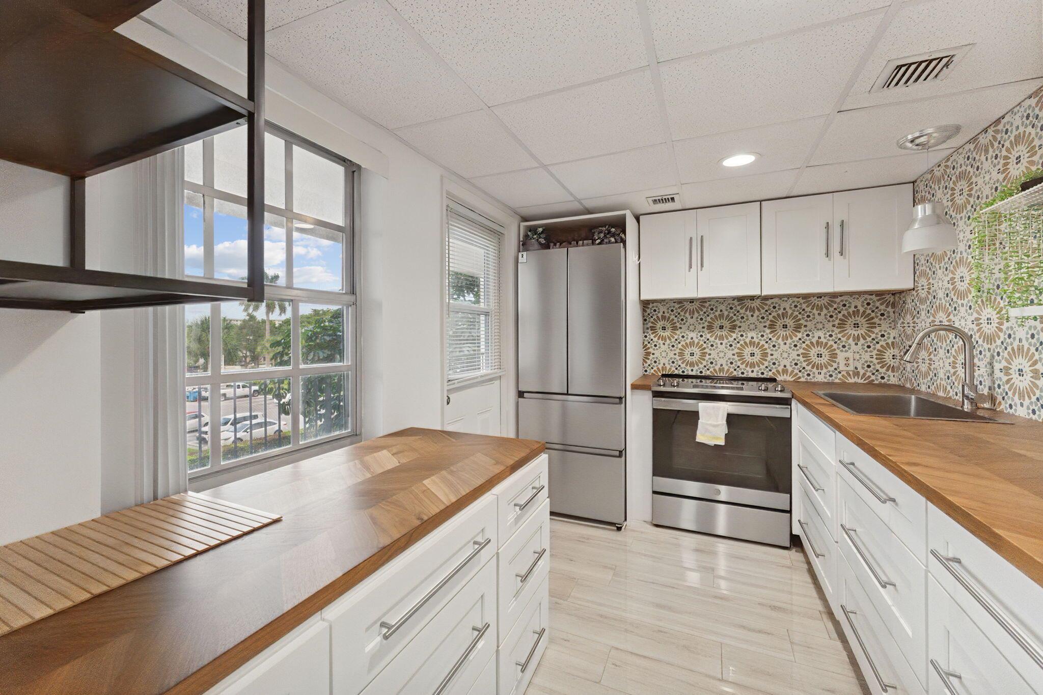 NO 10 PALM-AIRE COUNTRY C - Residential Lease