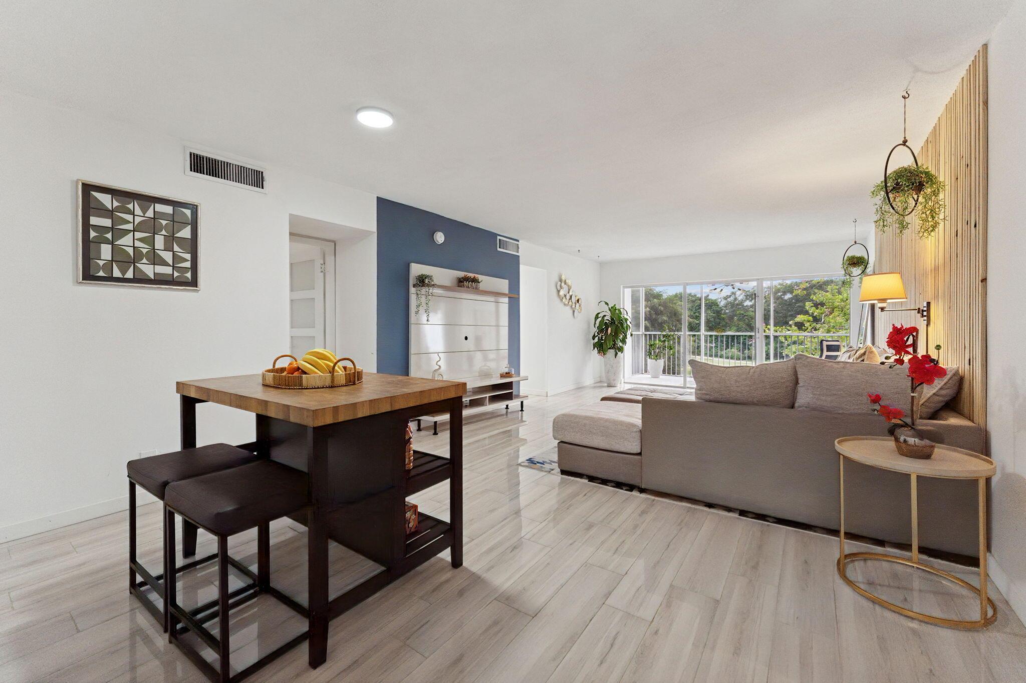 NO 10 PALM-AIRE COUNTRY C - Residential Lease