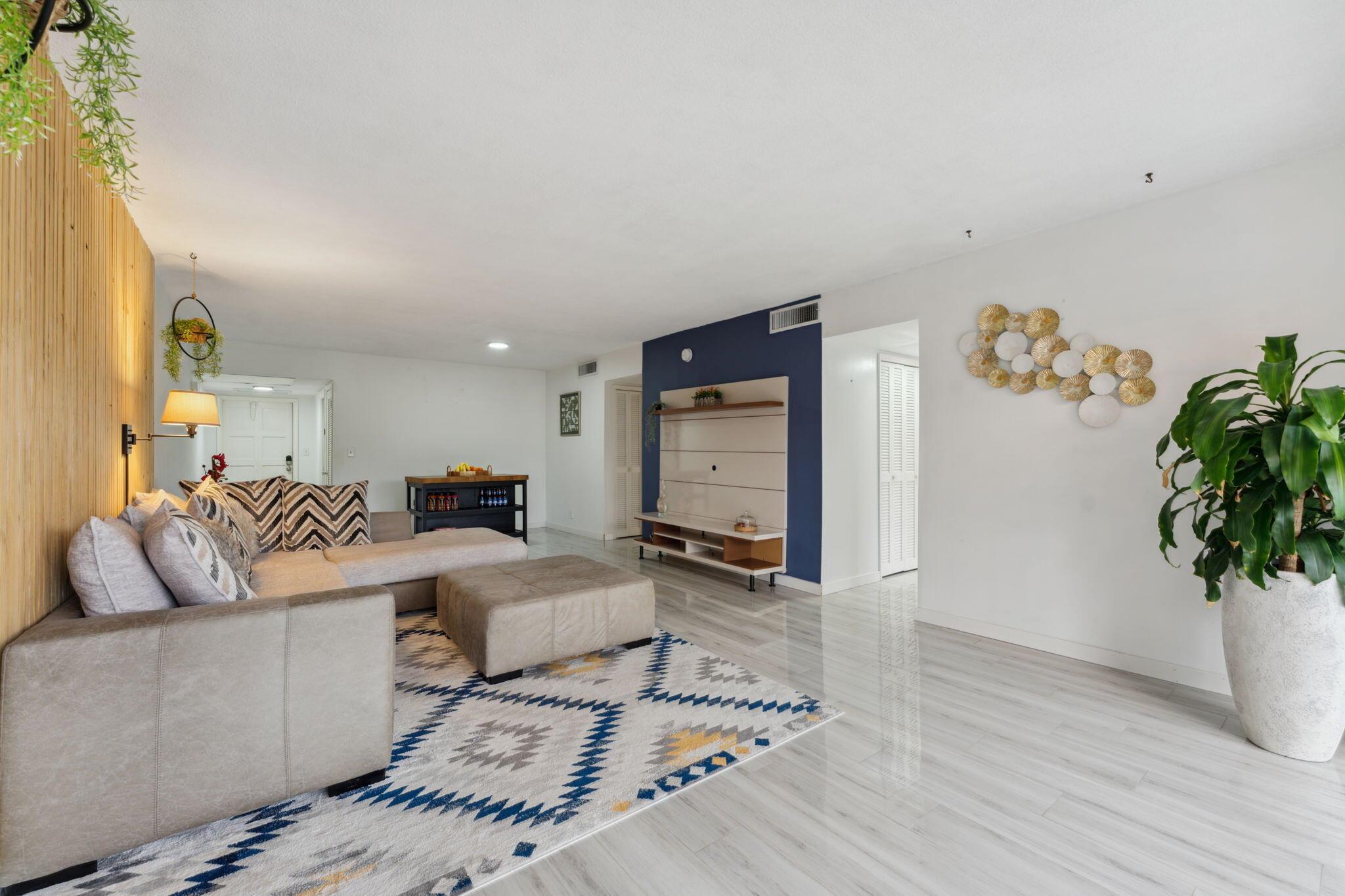 NO 10 PALM-AIRE COUNTRY C - Residential Lease