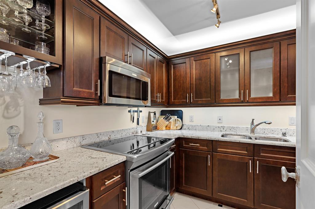 SOUTHLAKE CONDOMINIUM - Residential