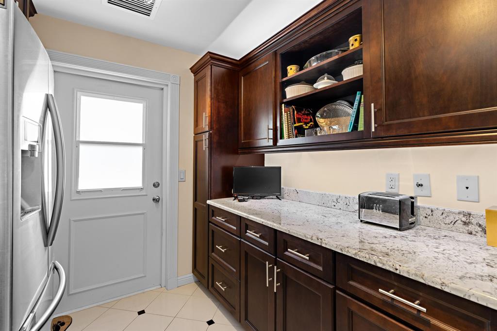 SOUTHLAKE CONDOMINIUM - Residential