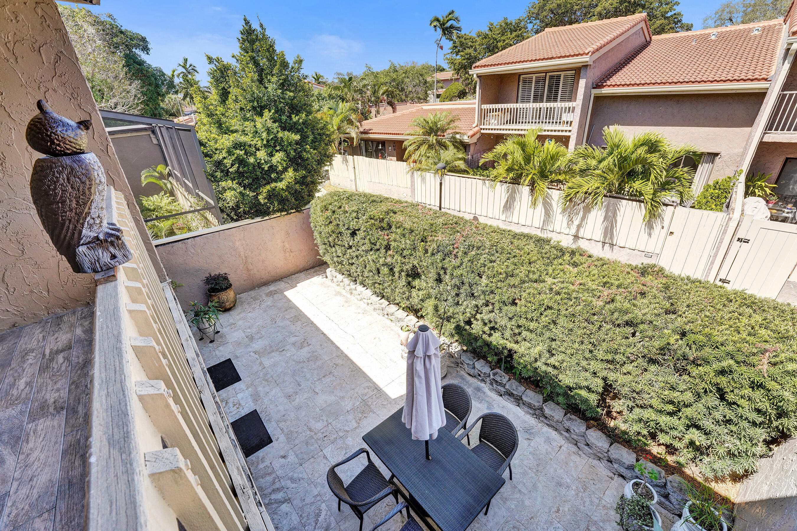 TOWNHOUSES OF EMERALD HILLS - Residential