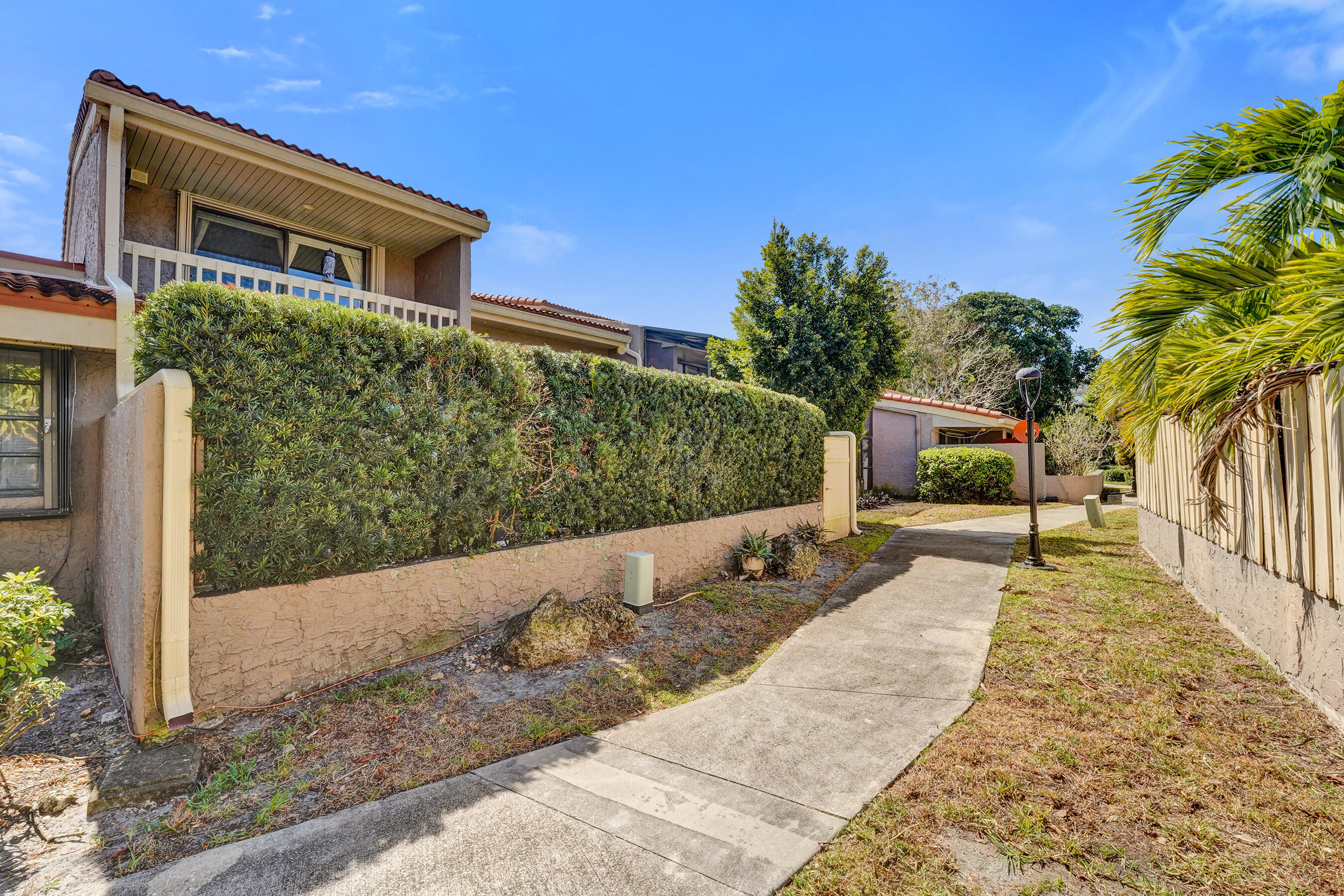 TOWNHOUSES OF EMERALD HILLS - Residential