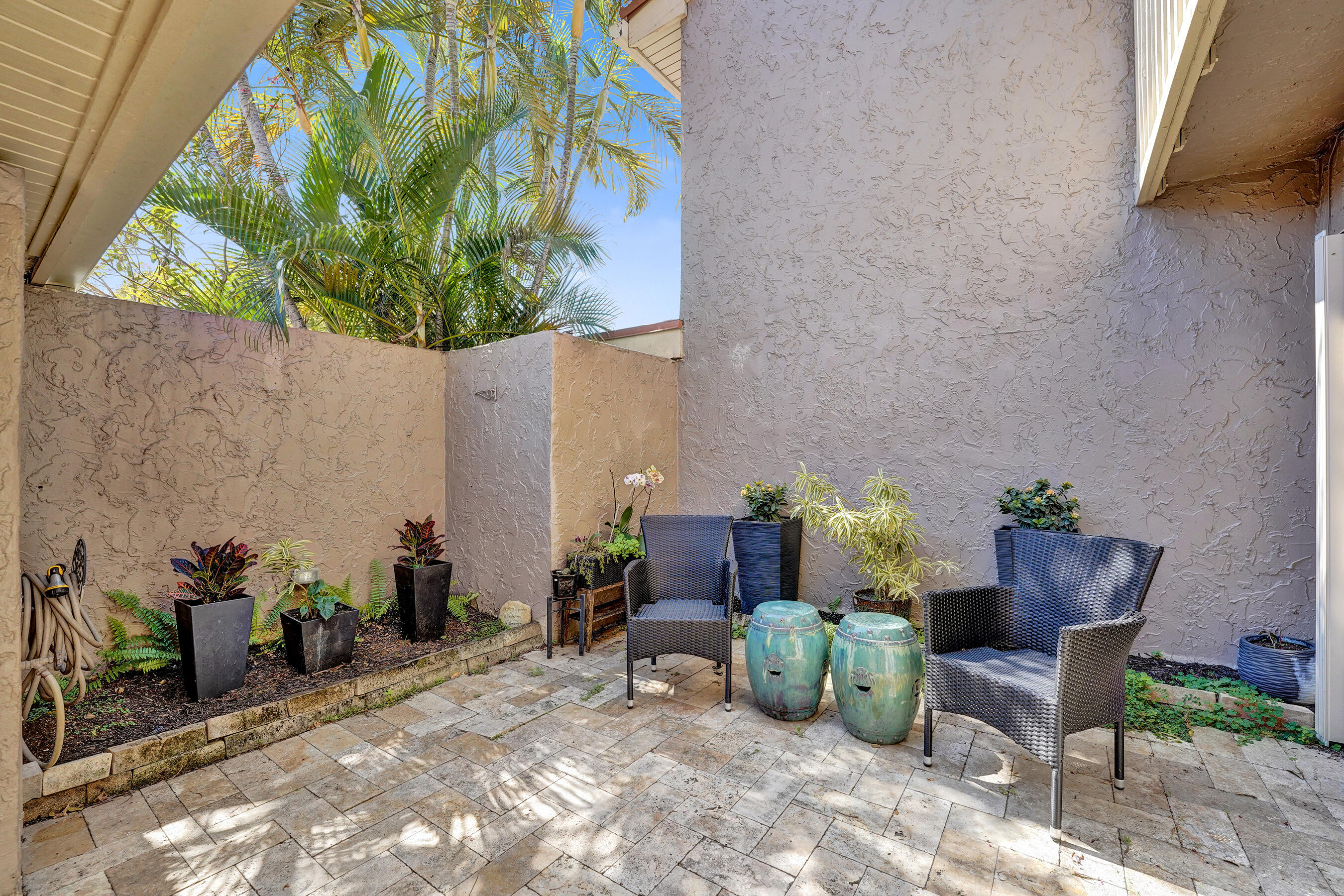 TOWNHOUSES OF EMERALD HILLS - Residential