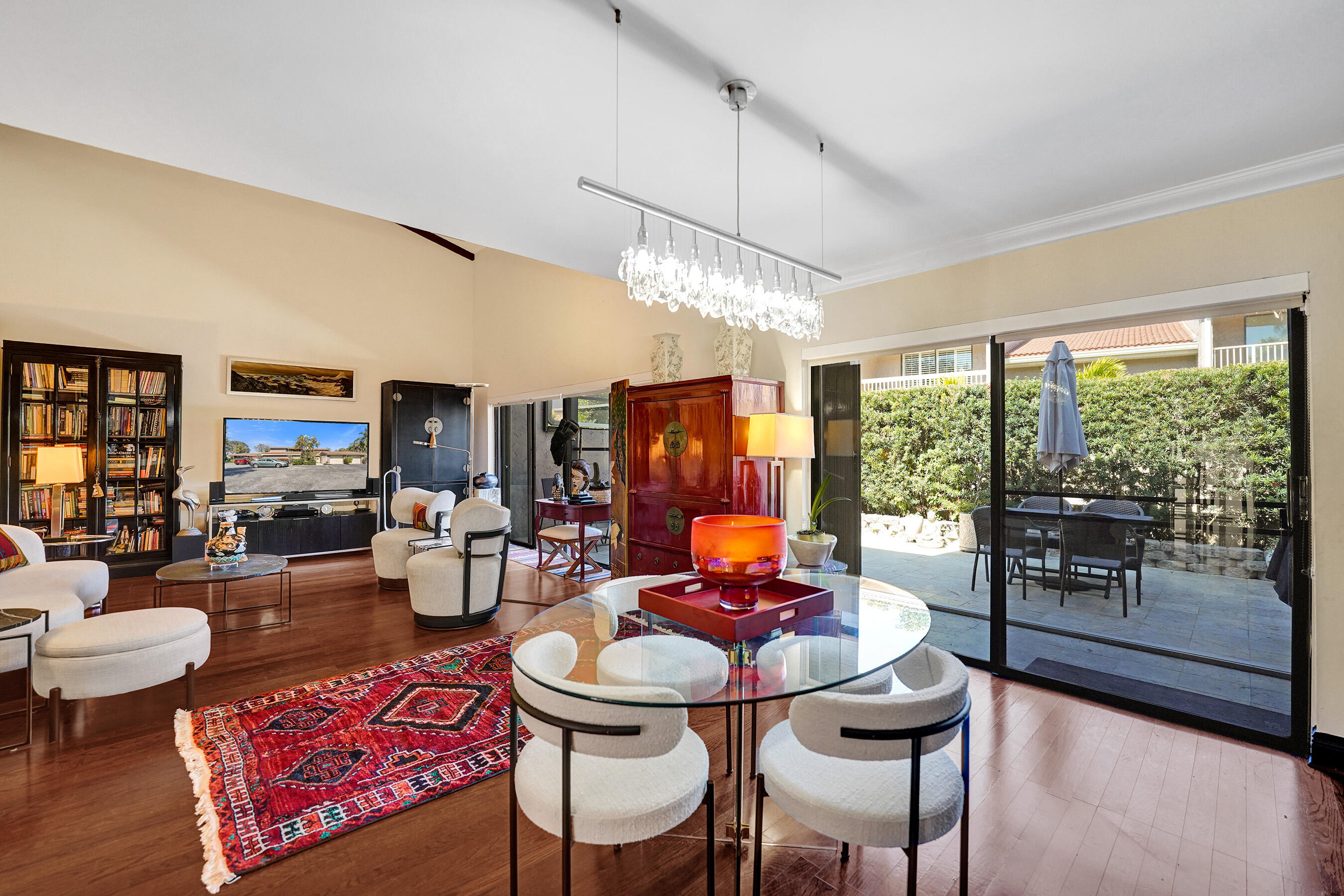 TOWNHOUSES OF EMERALD HILLS - Residential