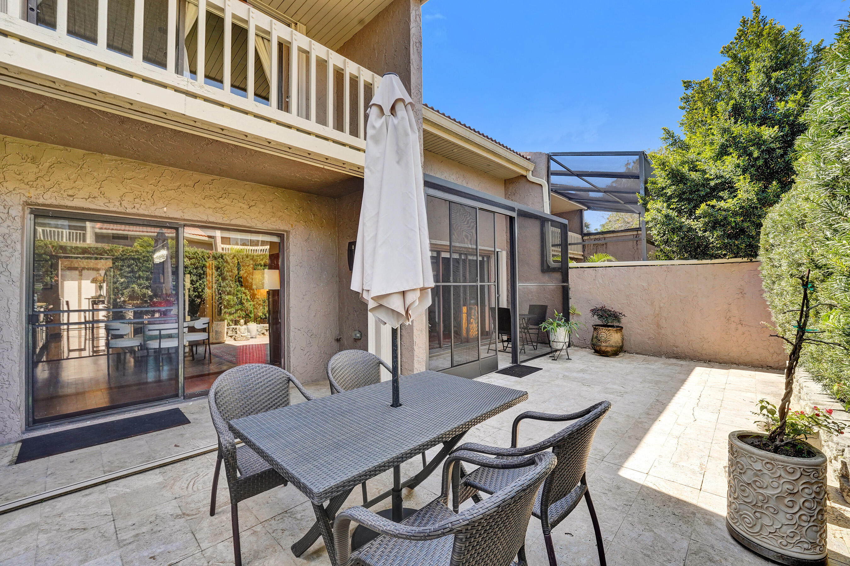 TOWNHOUSES OF EMERALD HILLS - Residential