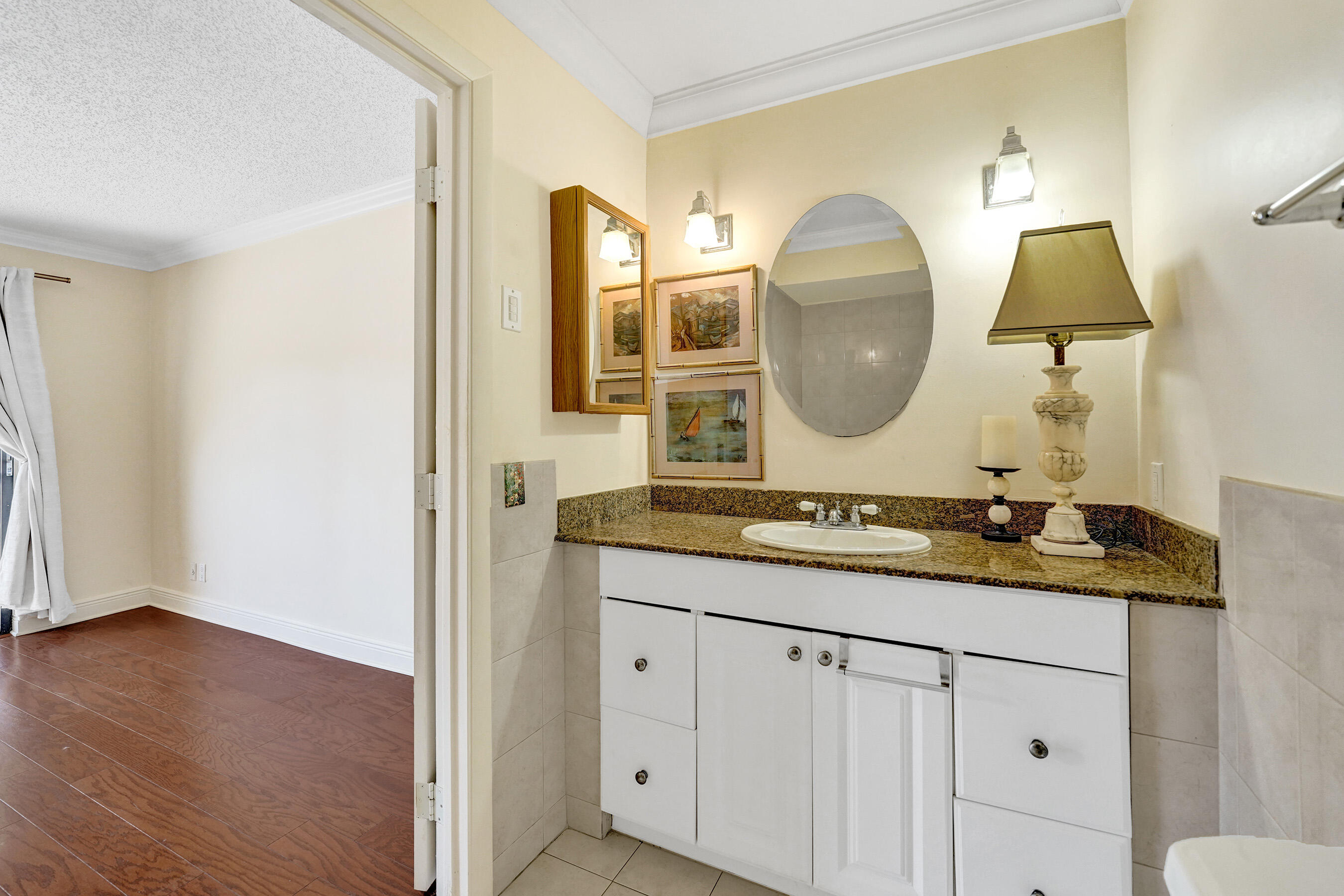 TOWNHOUSES OF EMERALD HILLS - Residential