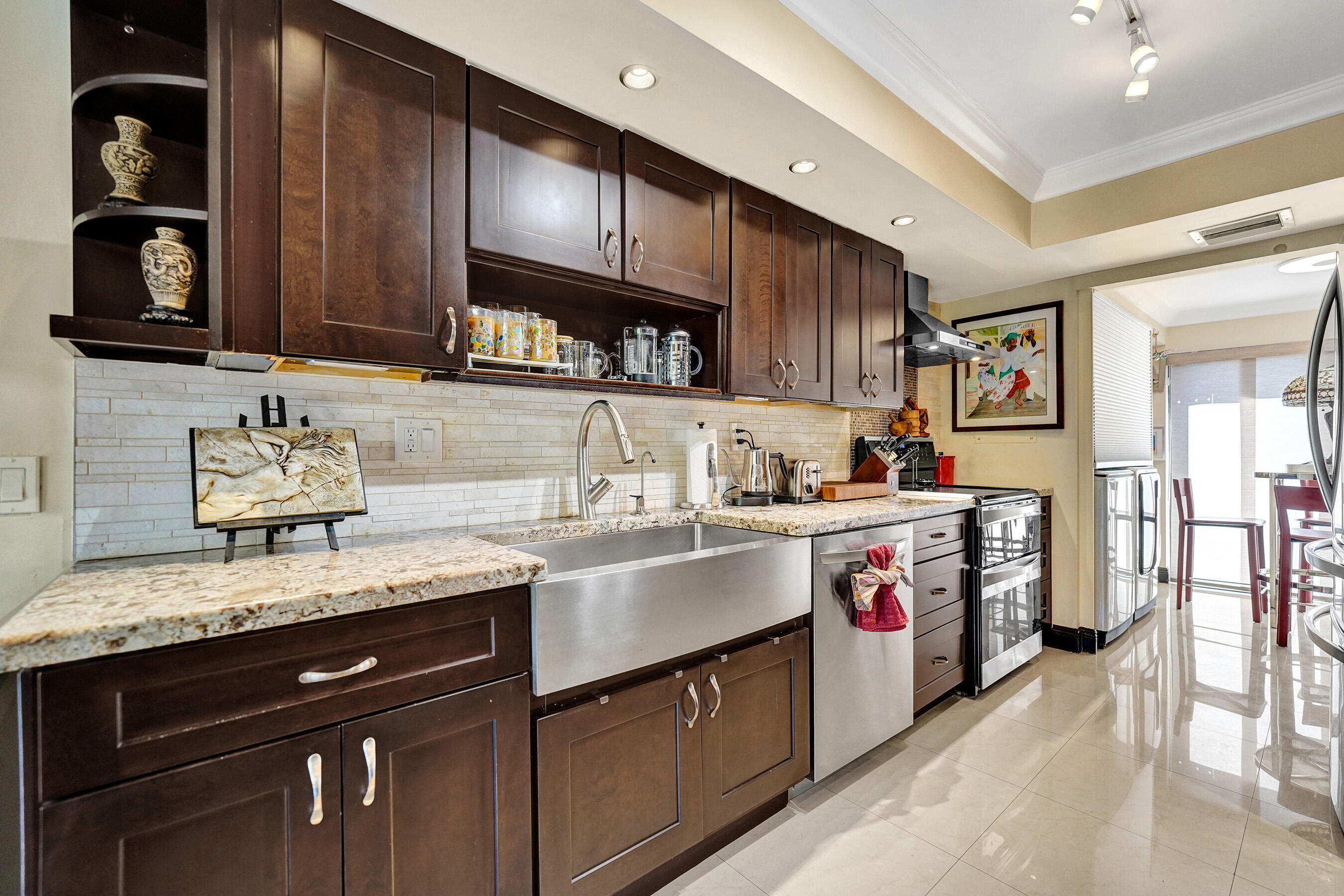 TOWNHOUSES OF EMERALD HILLS - Residential