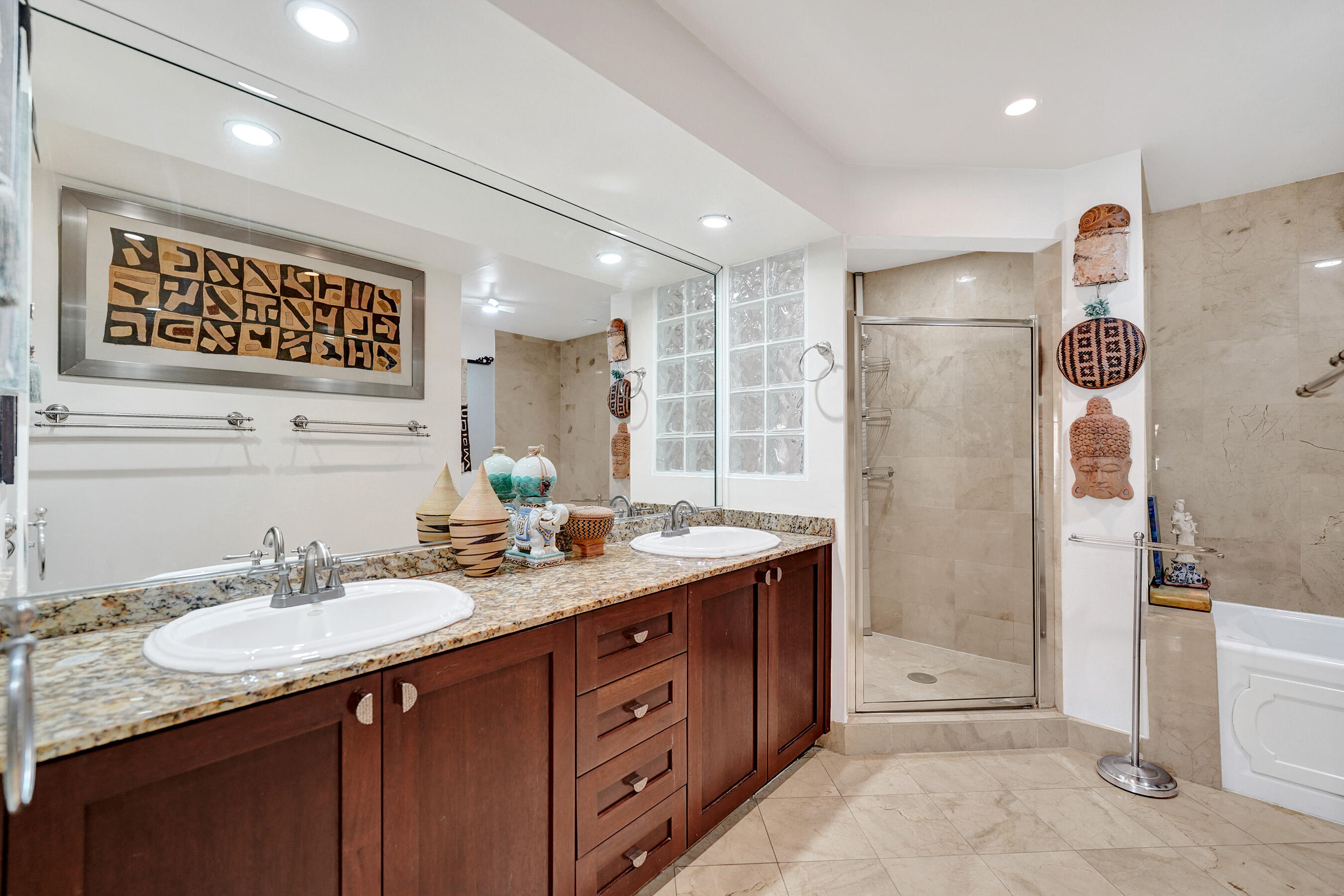 TOWNHOUSES OF EMERALD HILLS - Residential