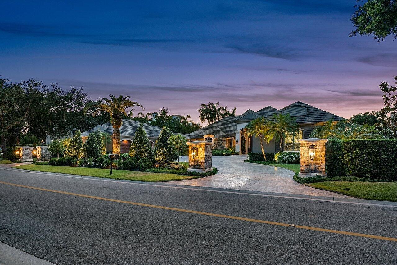 ADMIRALS COVE PAR E - Residential