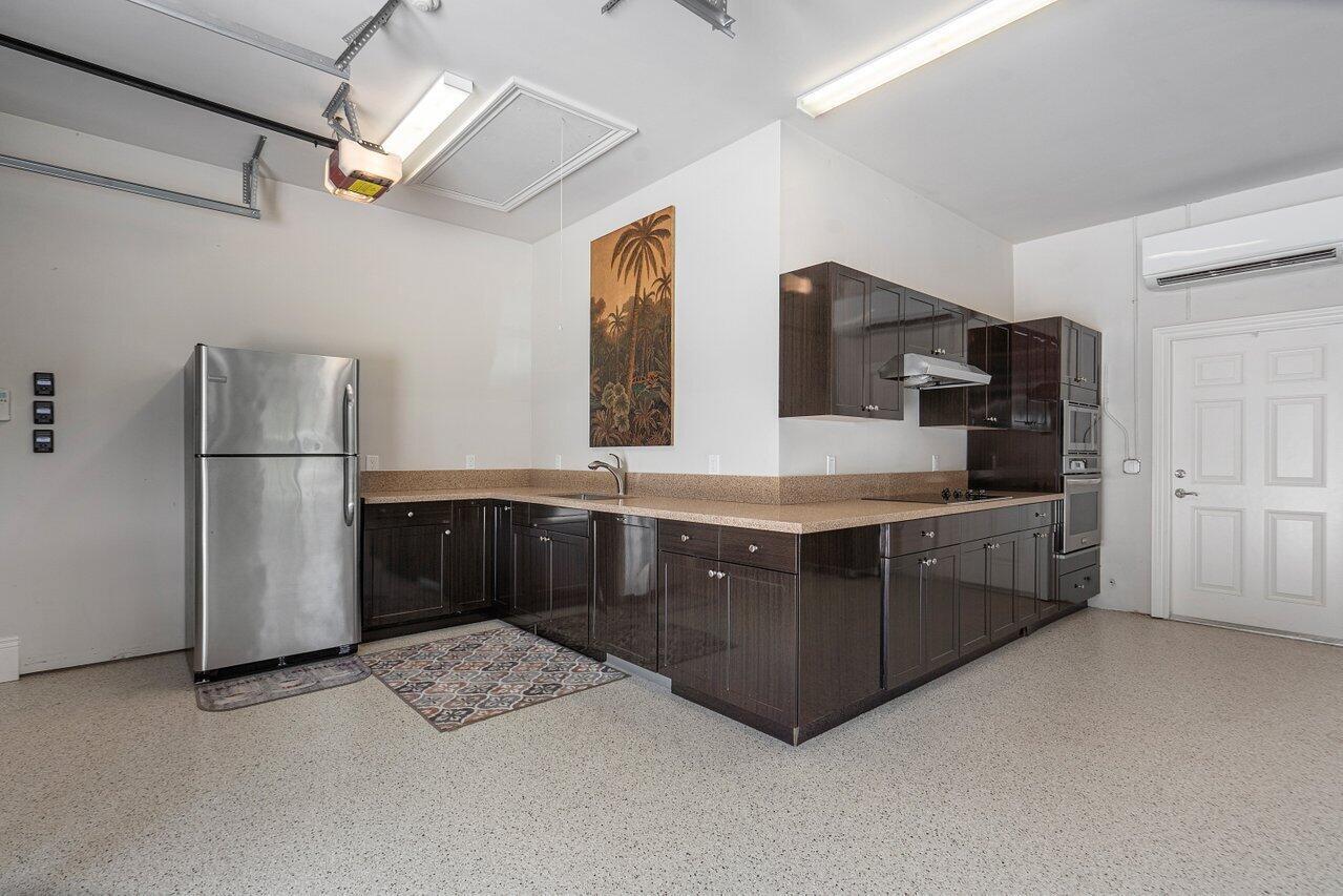 ADMIRALS COVE PAR E - Residential