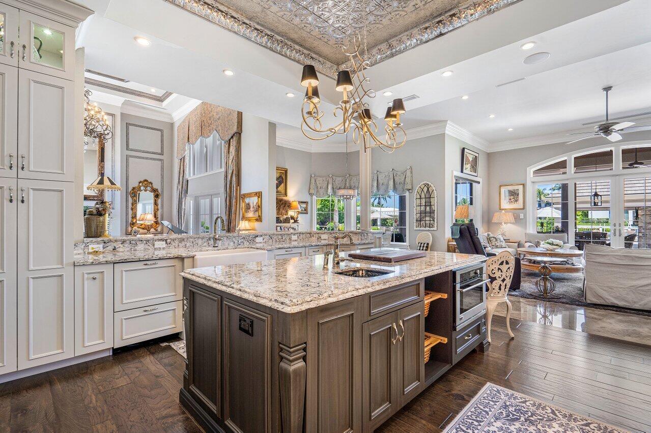 ADMIRALS COVE PAR E - Residential