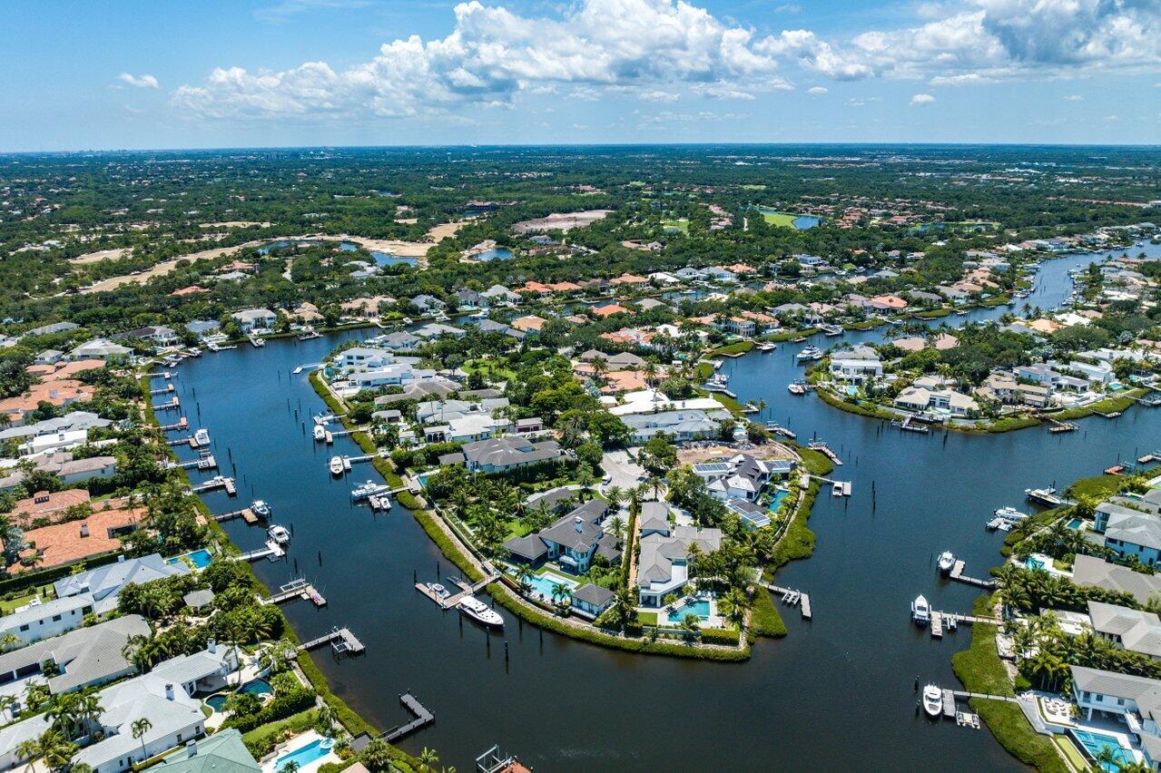 ADMIRALS COVE PAR E - Residential