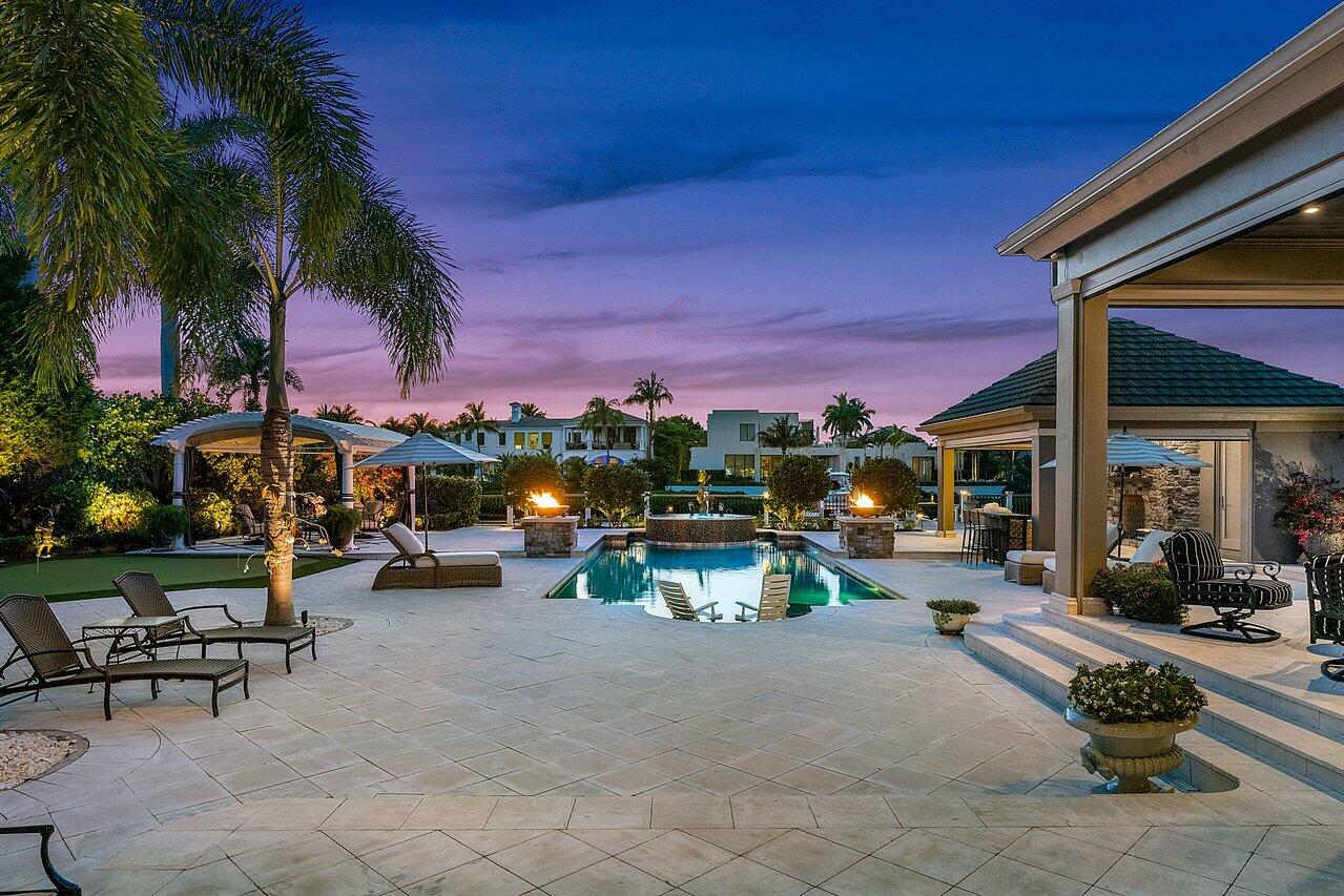 ADMIRALS COVE PAR E - Residential