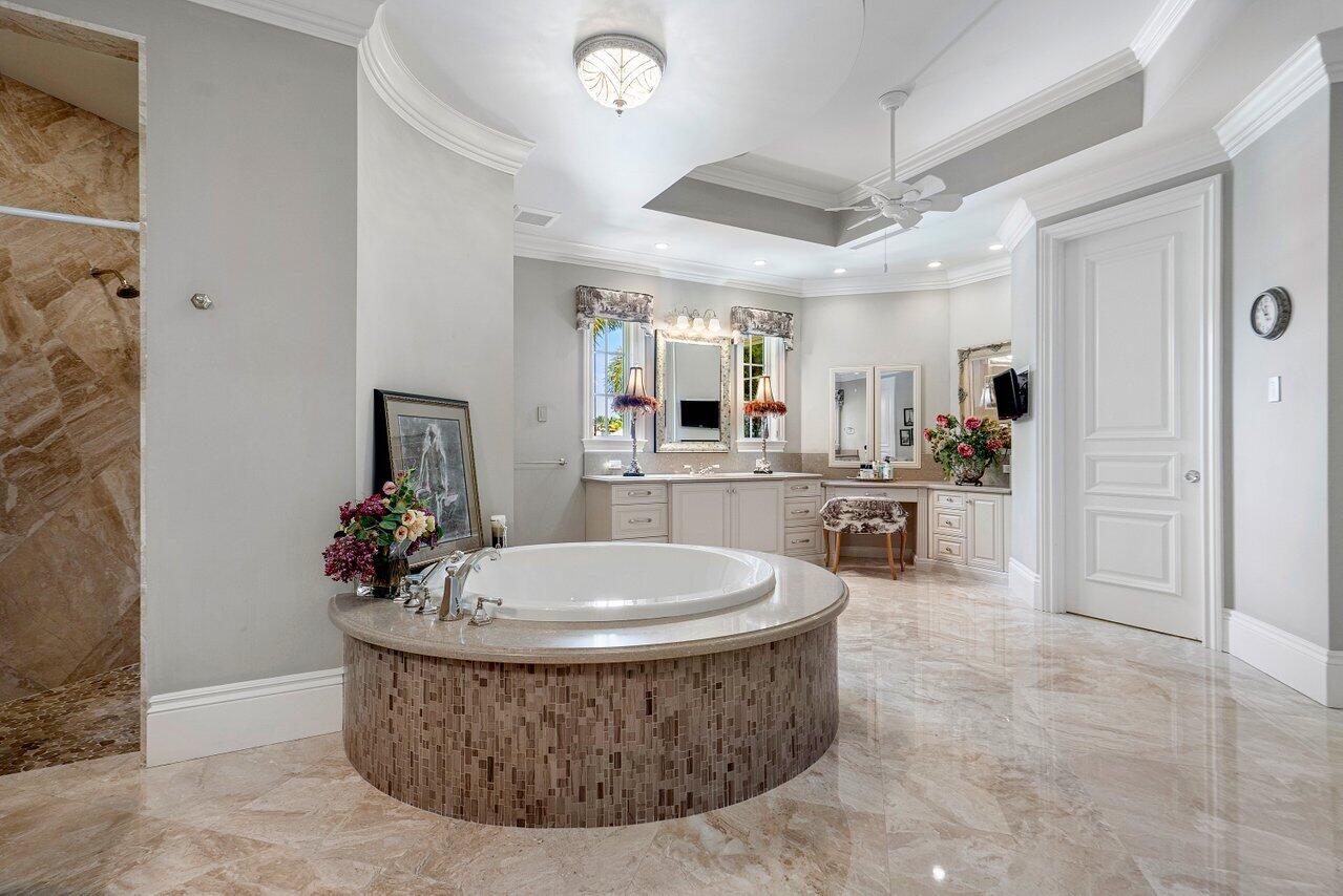 ADMIRALS COVE PAR E - Residential