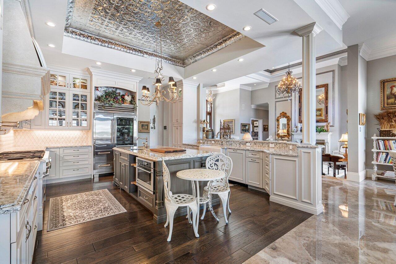 ADMIRALS COVE PAR E - Residential