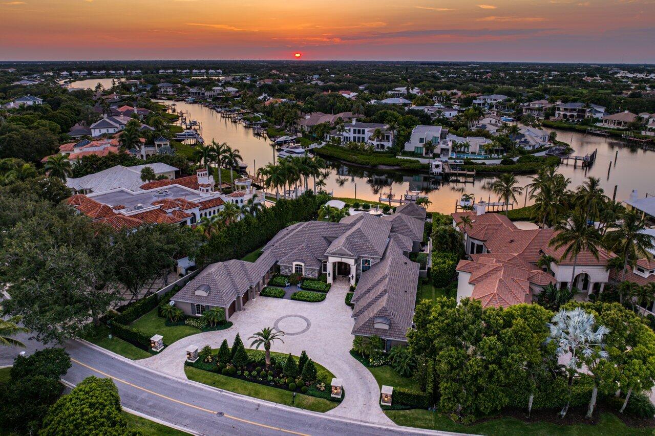 ADMIRALS COVE PAR E - Residential