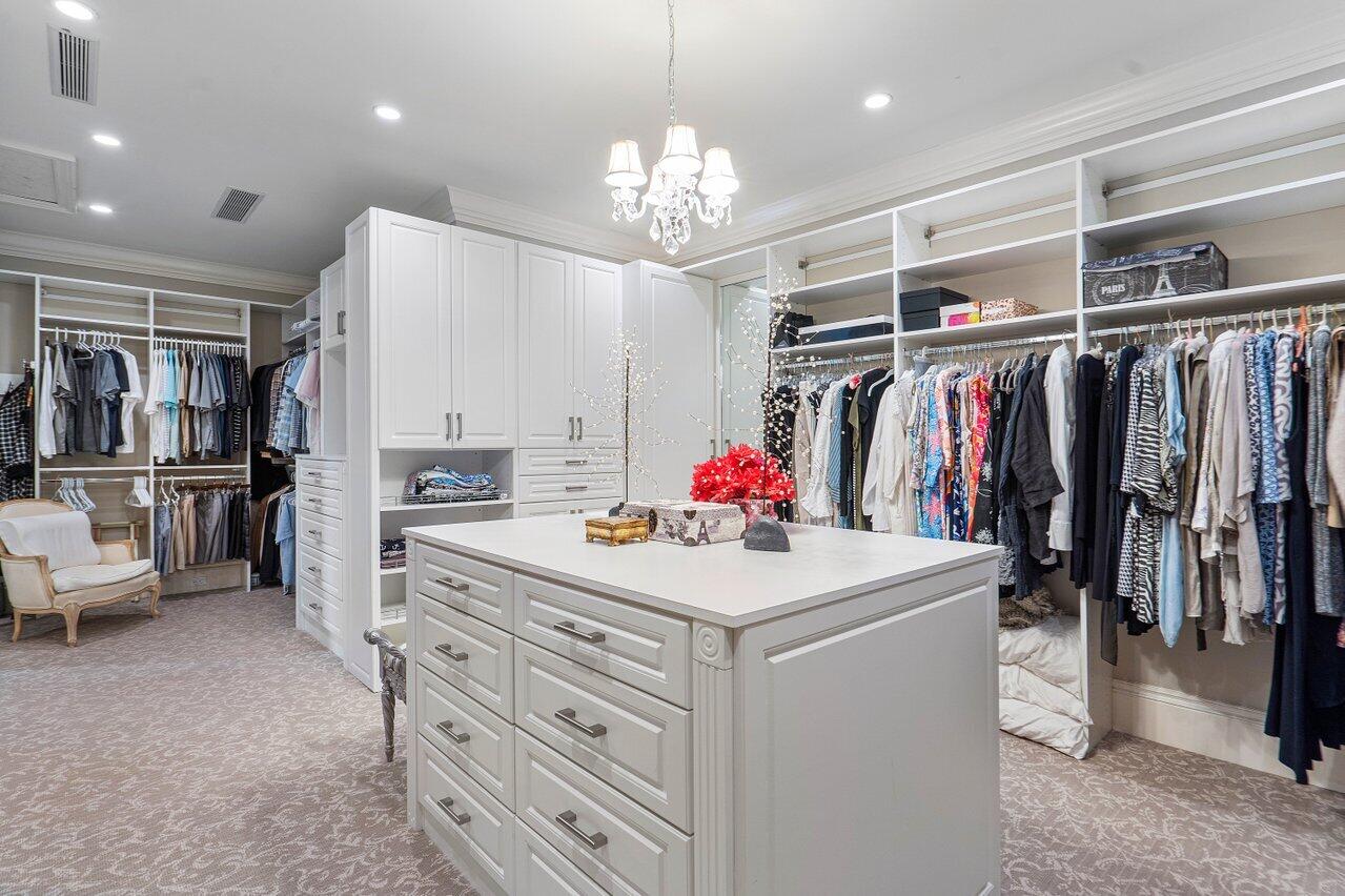 ADMIRALS COVE PAR E - Residential