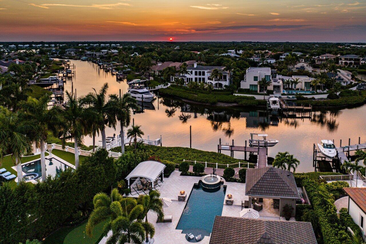 ADMIRALS COVE PAR E - Residential