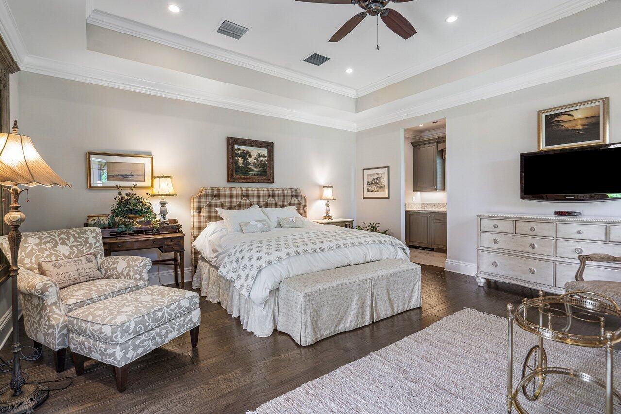 ADMIRALS COVE PAR E - Residential