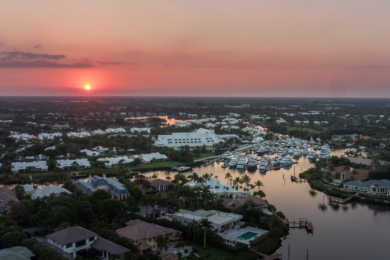 ADMIRALS COVE PAR E - Residential