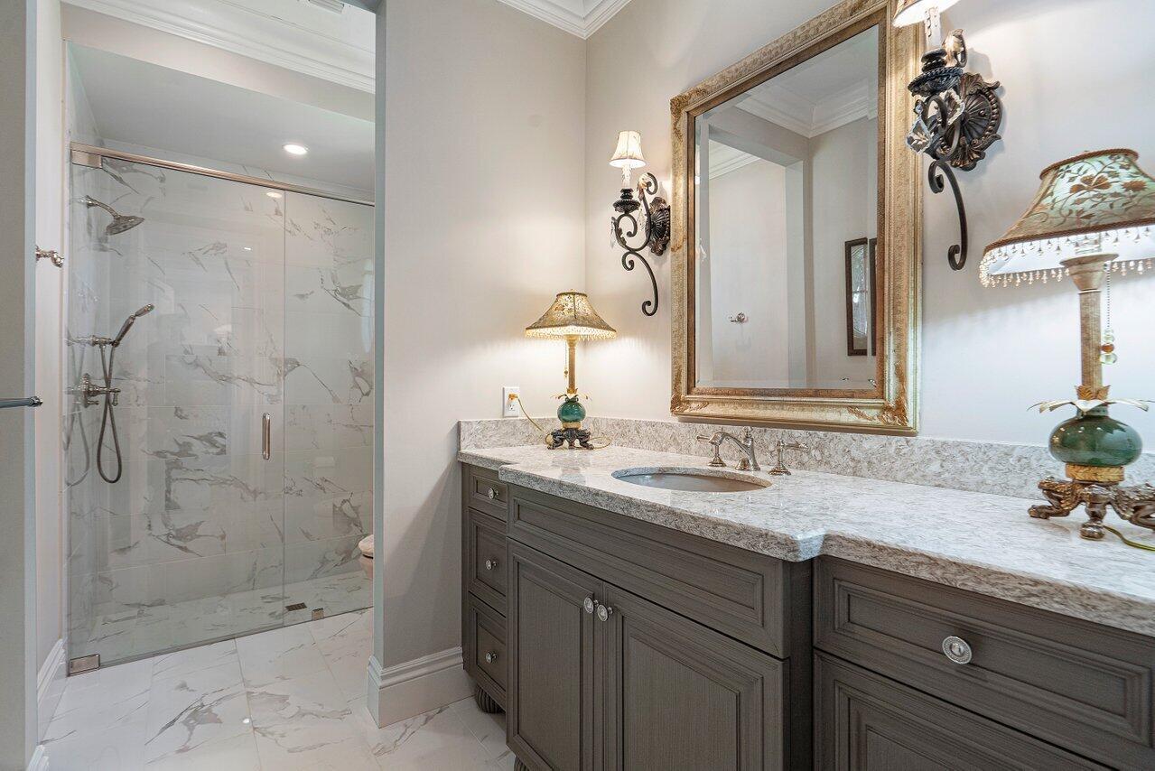 ADMIRALS COVE PAR E - Residential