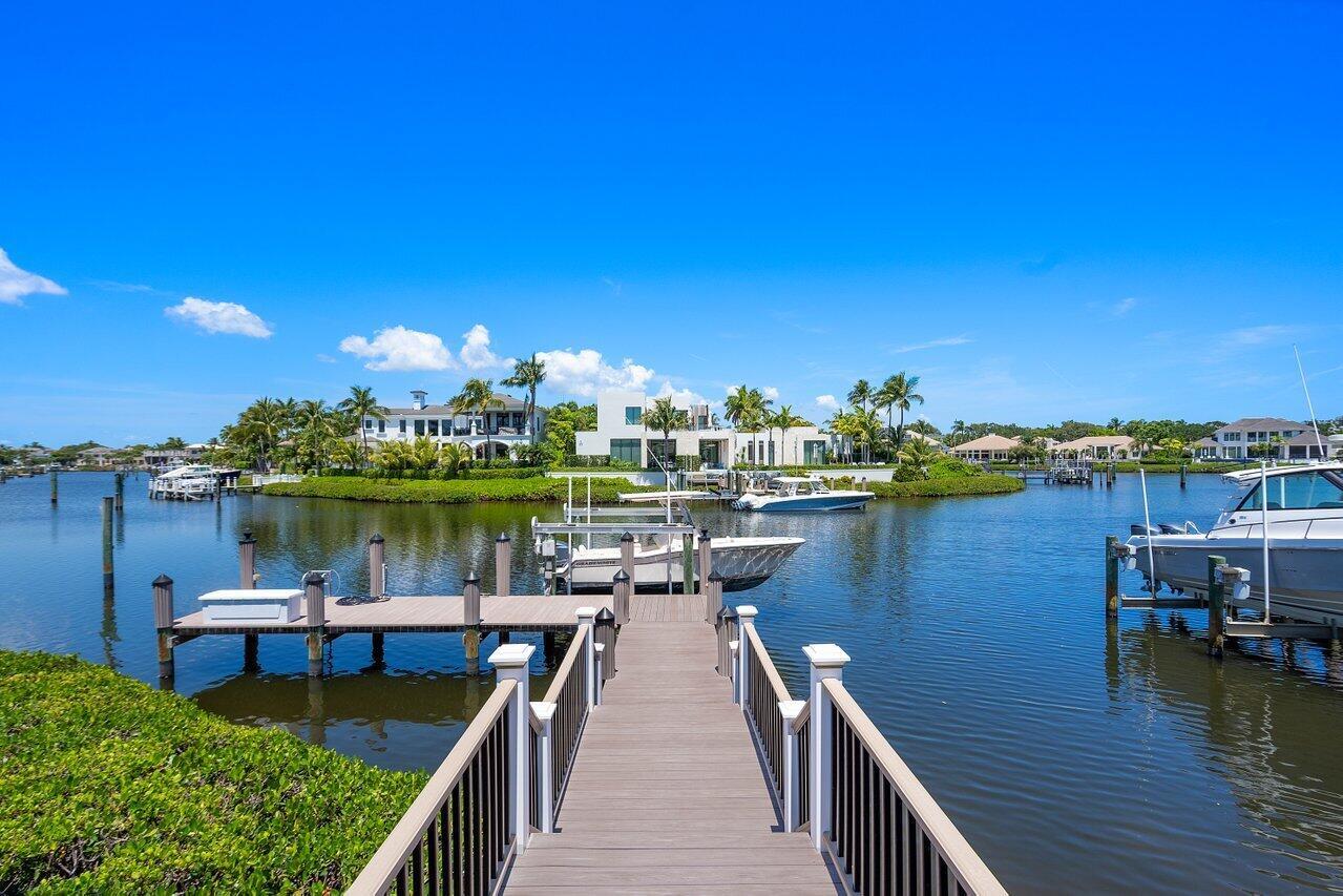 ADMIRALS COVE PAR E - Residential