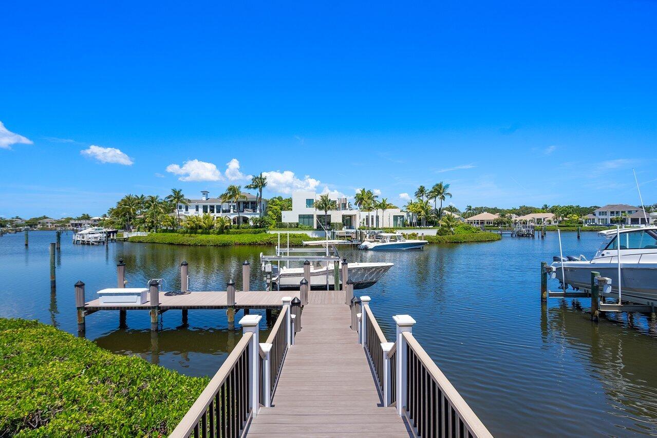 ADMIRALS COVE PAR E - Residential